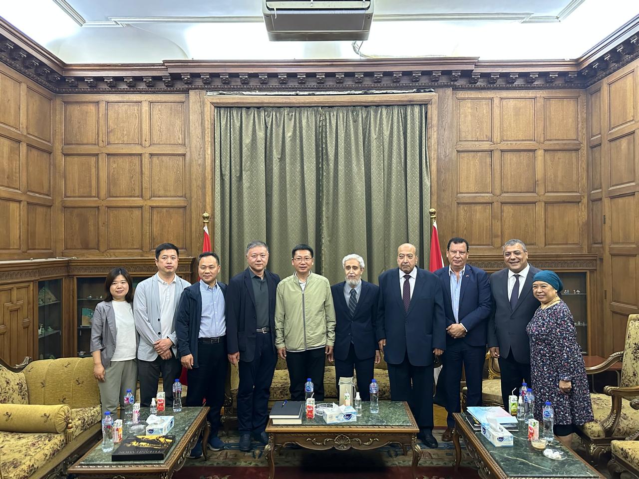 جمعية الصداقة المصرية الصينية تستقبل وفدا من حى بوتو من وسط شنغهاى.