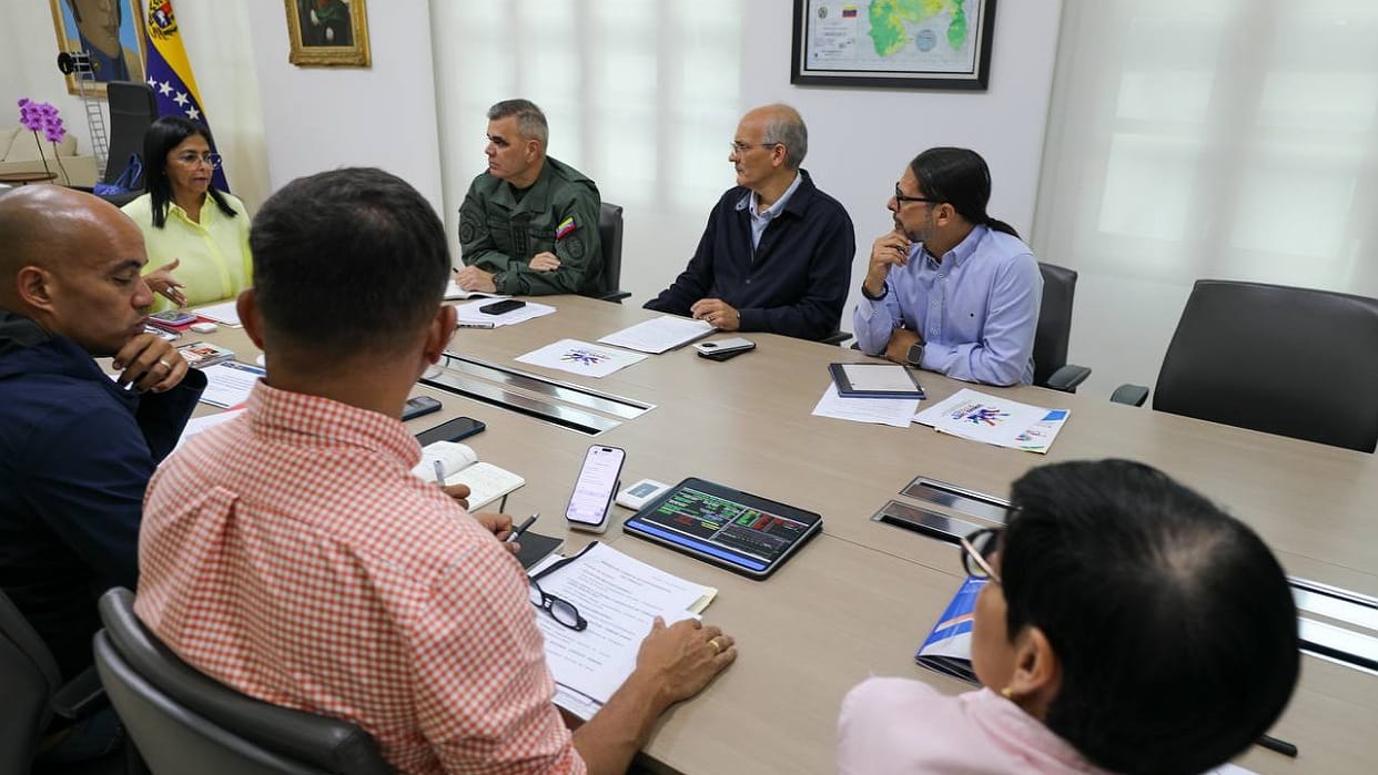 مسؤولين فنزويليين يضعون استراتيجية لحماية الحقوق الاقتصادية للبلاد