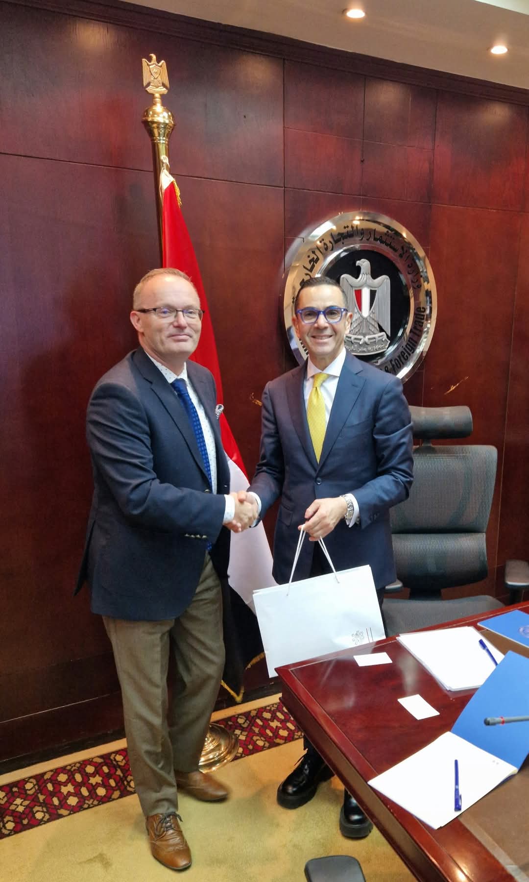 سفير التشيك بمصر يلتقى بوزير الاستثمار لبحث سبل التعاون بين البلدين
