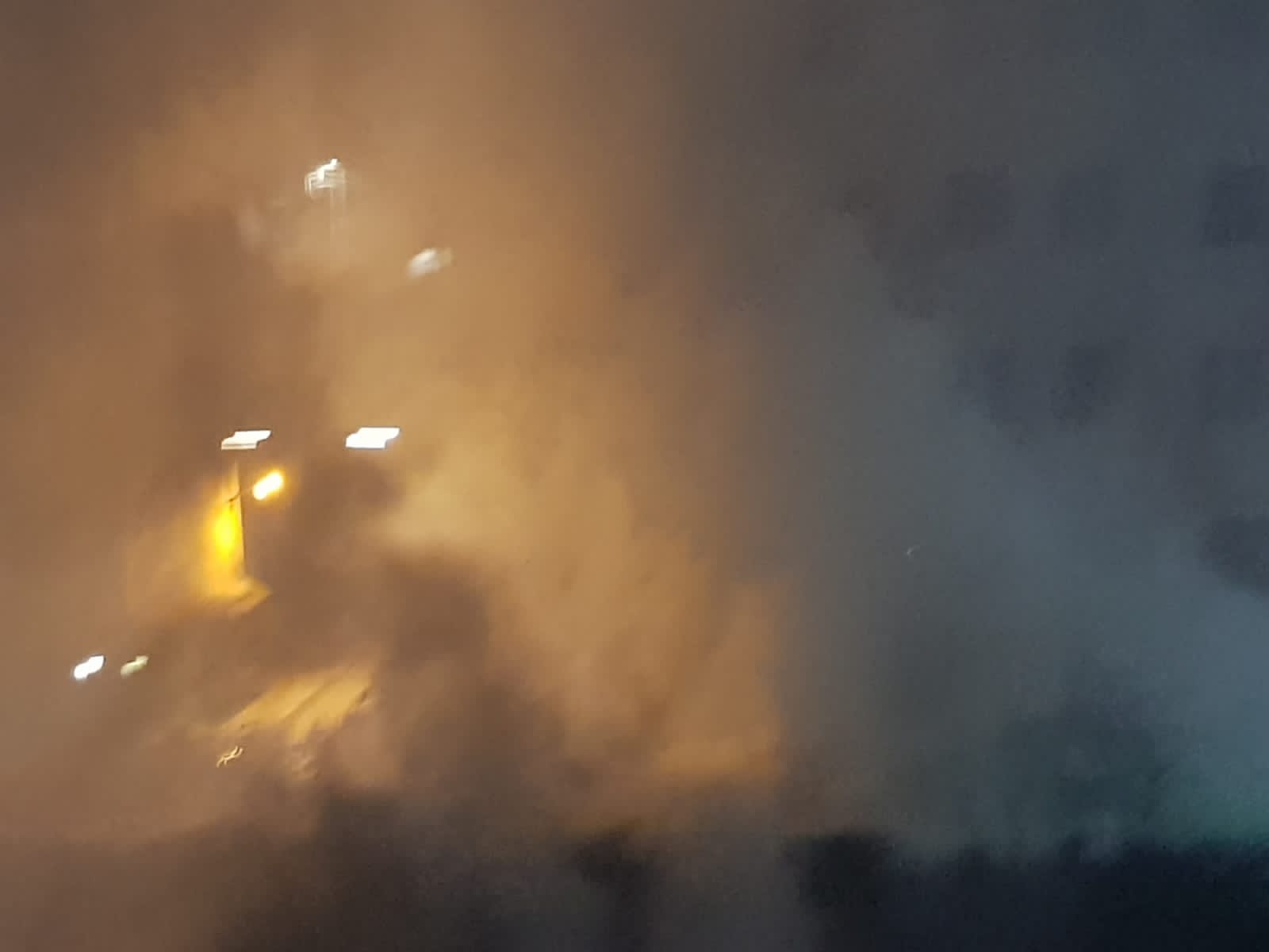 انفراد بالصور والفيديو حريق هائل خلف المدينة الجامعية بشبين الكوم