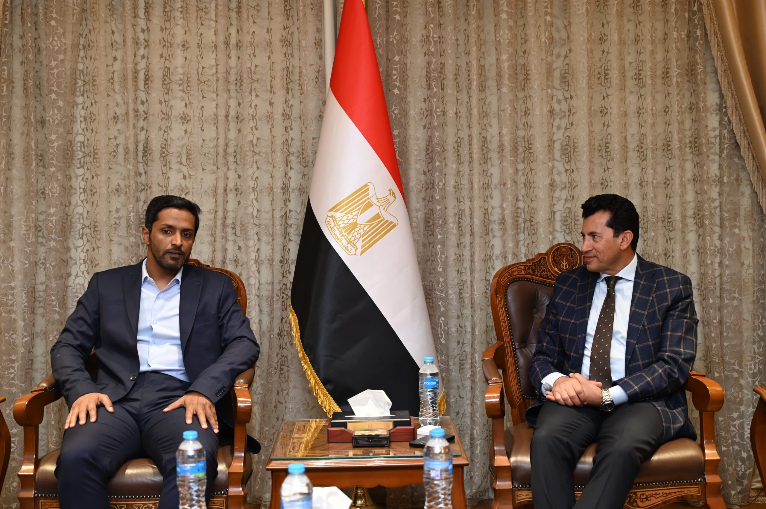 وزير الشباب والرياضة يبحث آليات تنظيم دوري نزلاء مراكز الإصلاح والتأهيل لكرة القدم – 2025″