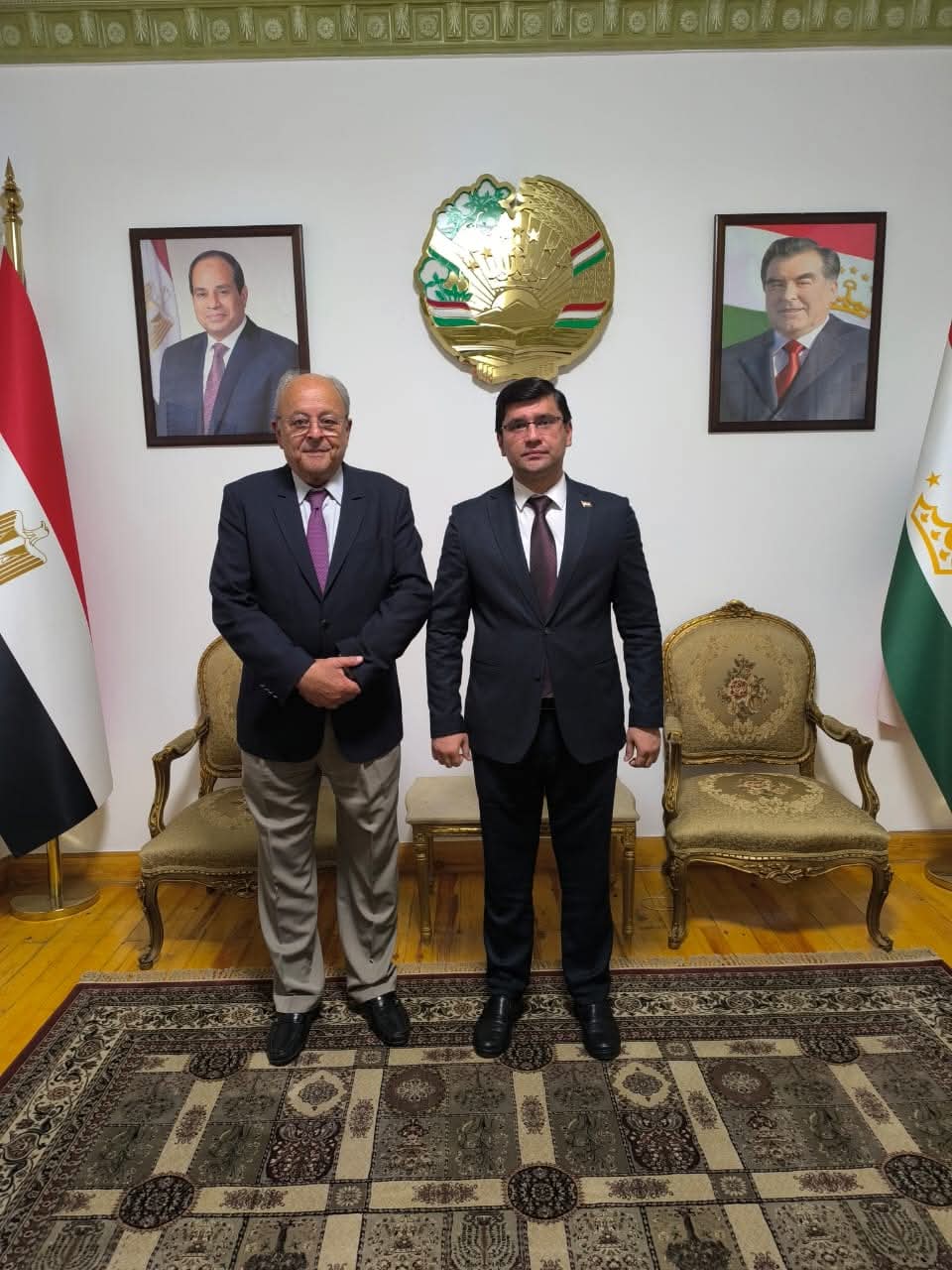 السفير الطاجيكي بمصر يلتقى مع حفيد أحمد دانش