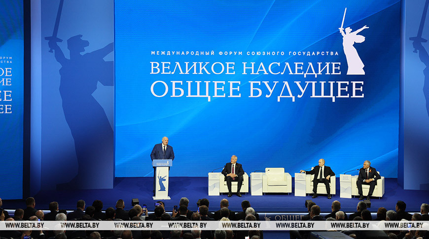 رئيس بيلاروسيا: يترتب على ورثة هذا الجيل العظيم من الأبطال المنتصرين التزامات كثيرة،