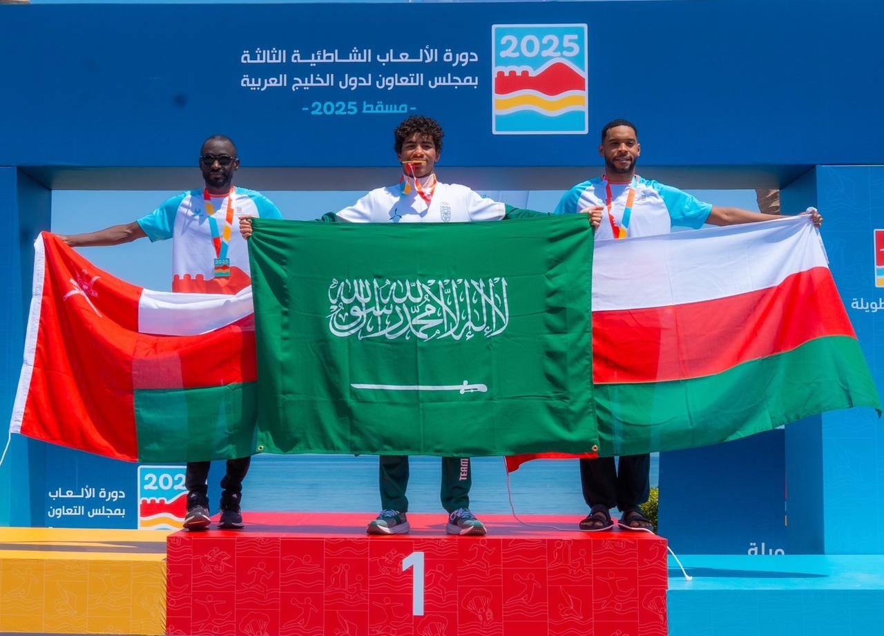 سباح القادسية “الزاكي” يهدي المملكة ذهبية تاريخية في “الألعاب الشاطئية”