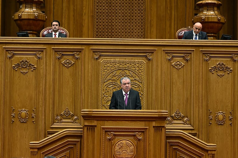 رئيس طاجكيستان: بلادنا تتضامن مع المجتمع الدولي، فى تحقيق أهداف بناءة من أجل الحفاظ على السلام والاستقرار.