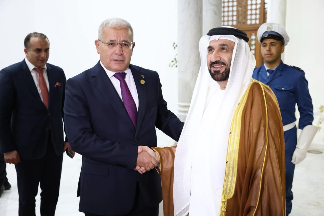 رئيس المجلس الشعبي الوطني الجزائري يستقبل رئيس البرلمان العربي لدى وصوله الجزائر