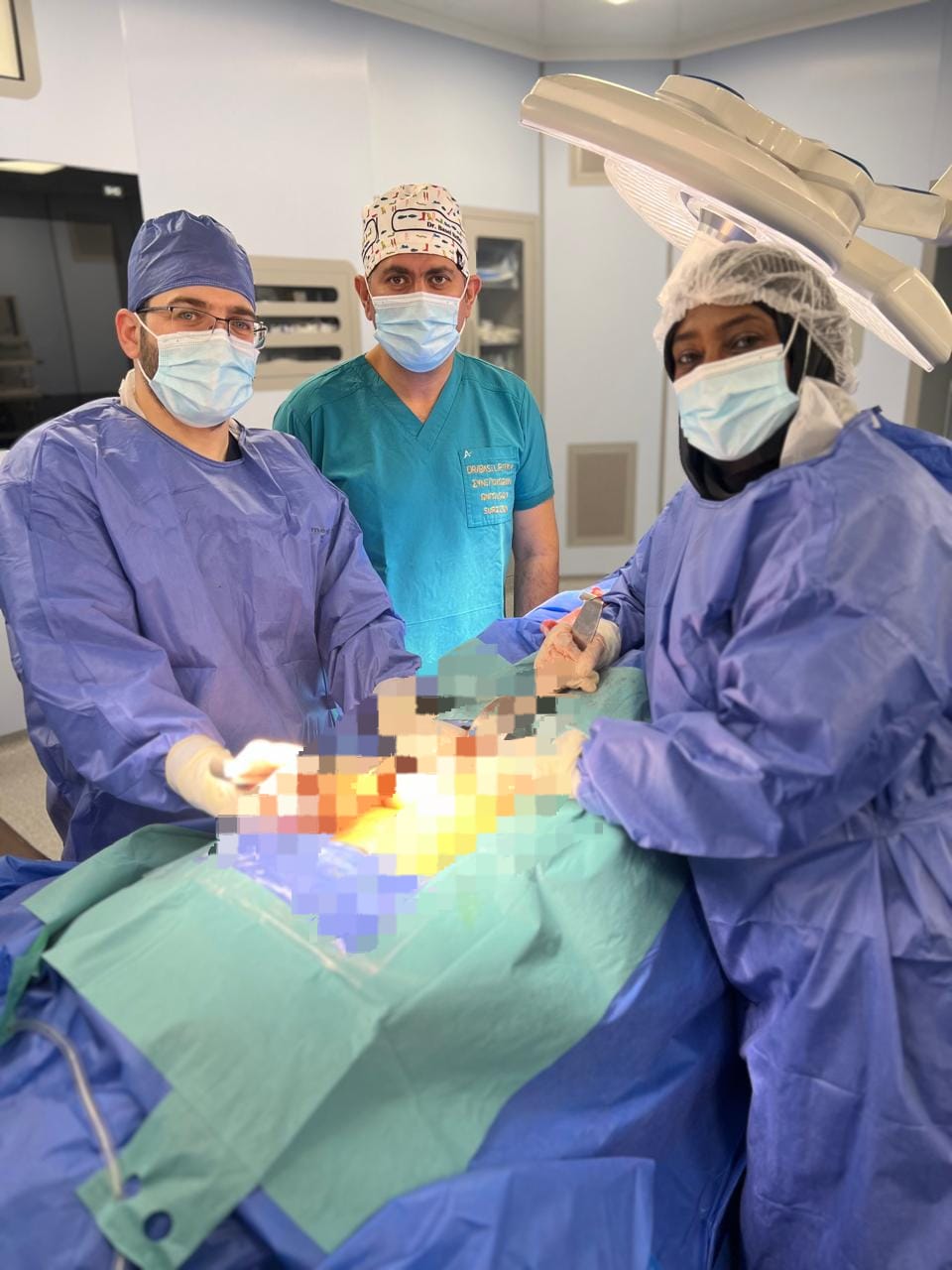 فريق طبي بمركز الأورام يُجري جراحة نادرة للحفاظ على خصوبة مريضات السرطان