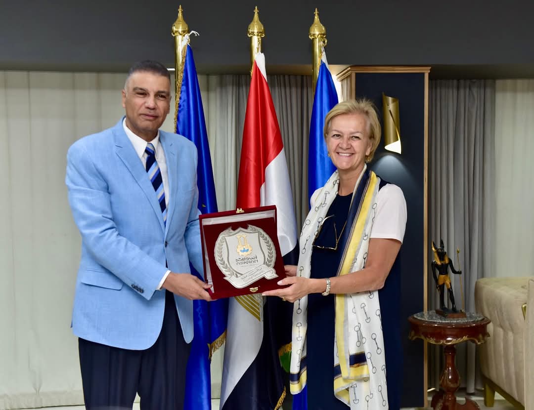 سفيرة الاتحاد الأوروبي فى مصر تجتمع مع محافظ أسوان