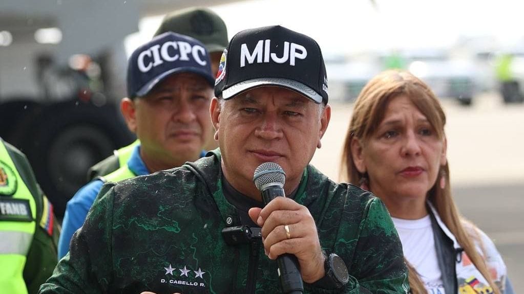 ديوسدادو كابيلو: الولايات المتحدة تهاجم العائلات الفنزويلية كجزء من سياساتها المناهضة للهجرة.