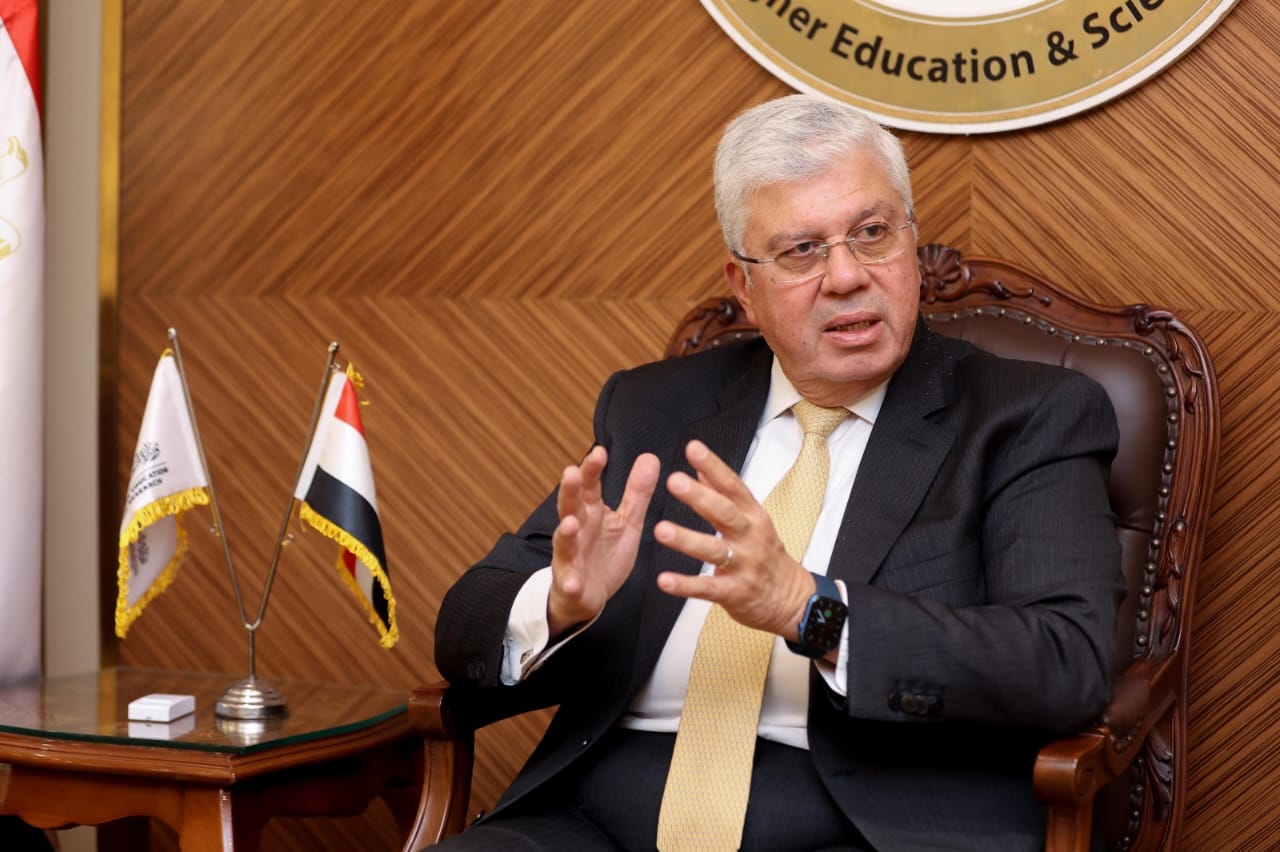 وزير التعليم العالي يعلن صدور قرارات جمهورية بتعيين عمداء جدد بالجامعات المصرية