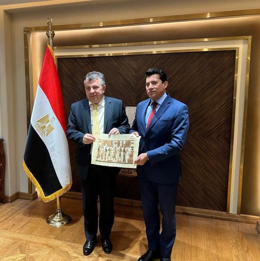 السفير الأرميني بمصر يلتقى بوزير الشباب والرياضة