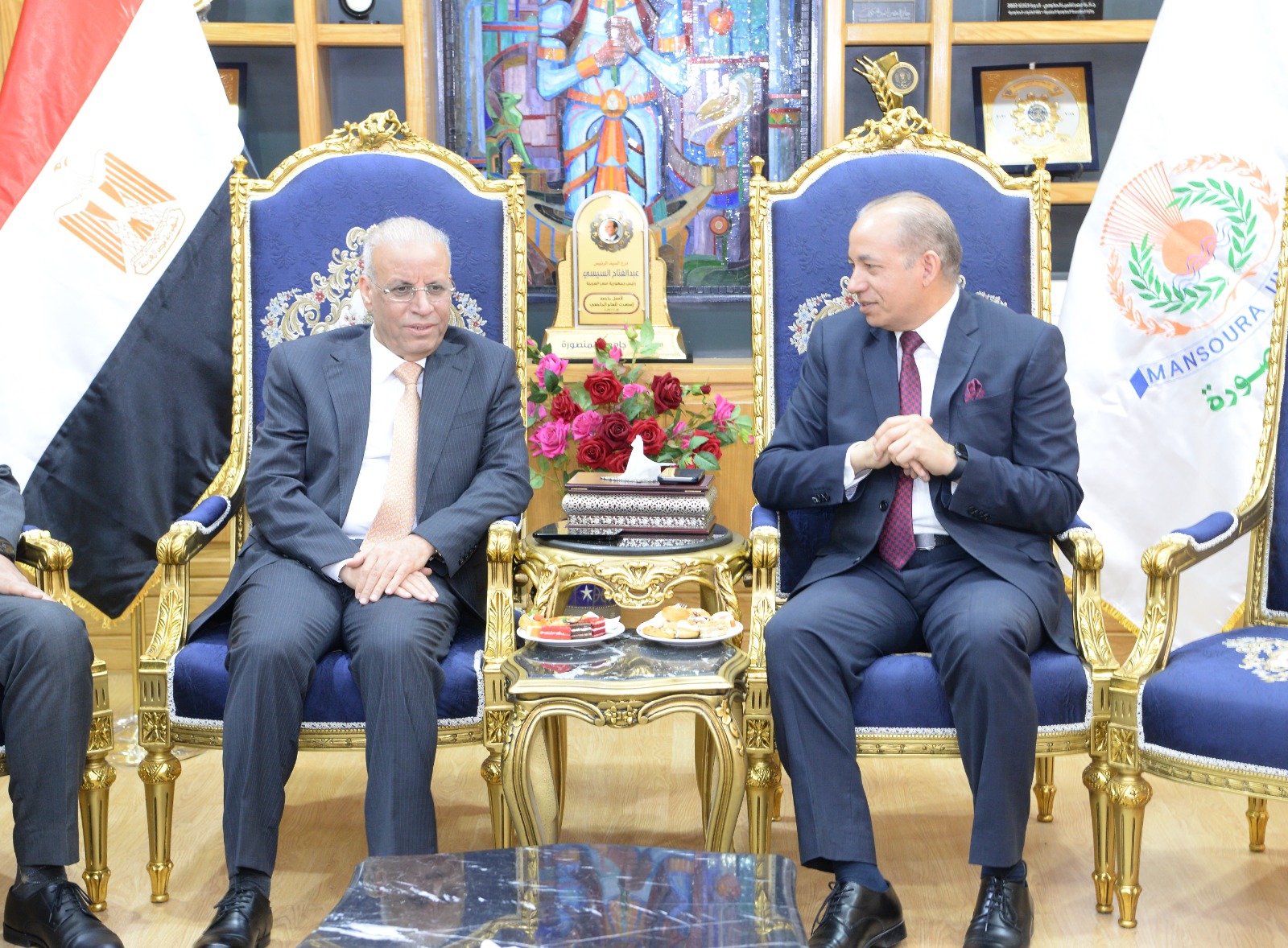 رئيس جامعة المنصورة يستقبل السفير العراقي لتعزيز سبل التعاون