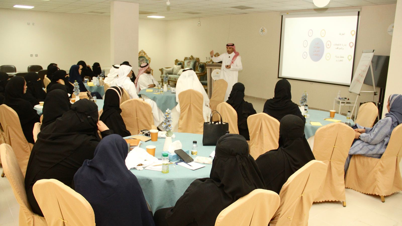 مركز تأهيل إناث الدمام يعقد ورشة عمل في مهارات العرض والإلقاء