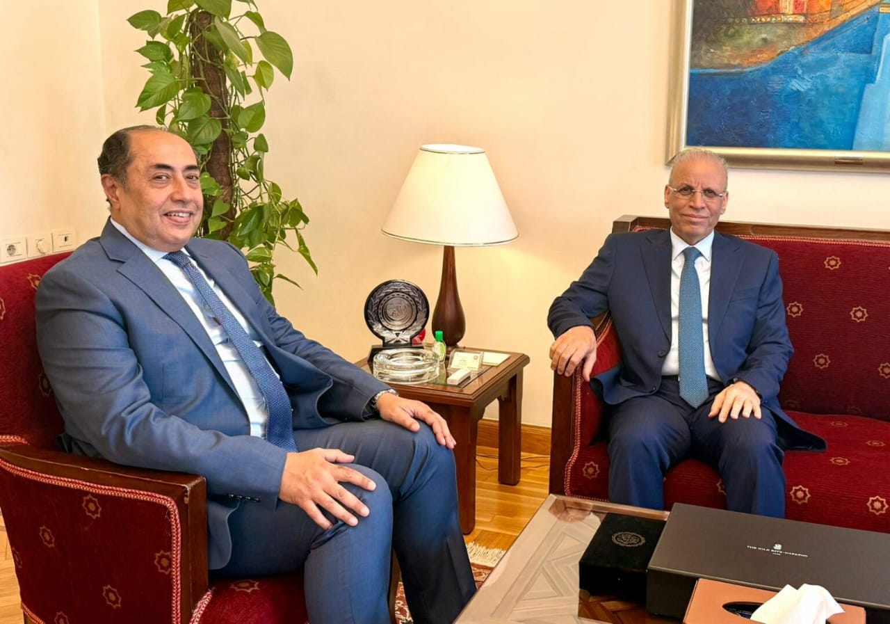 السفير العراقي بالقاهرة يلتقي الأمين العام المساعد لجامعة الدول العربية.