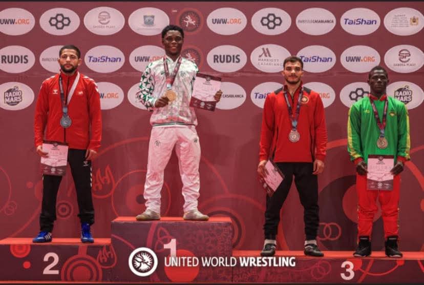 رئيس جامعة مدينة السادات تهنئ بطل المصارعة الحرة الفائز ببرونزية أفريقيا والمقامة بالمغرب