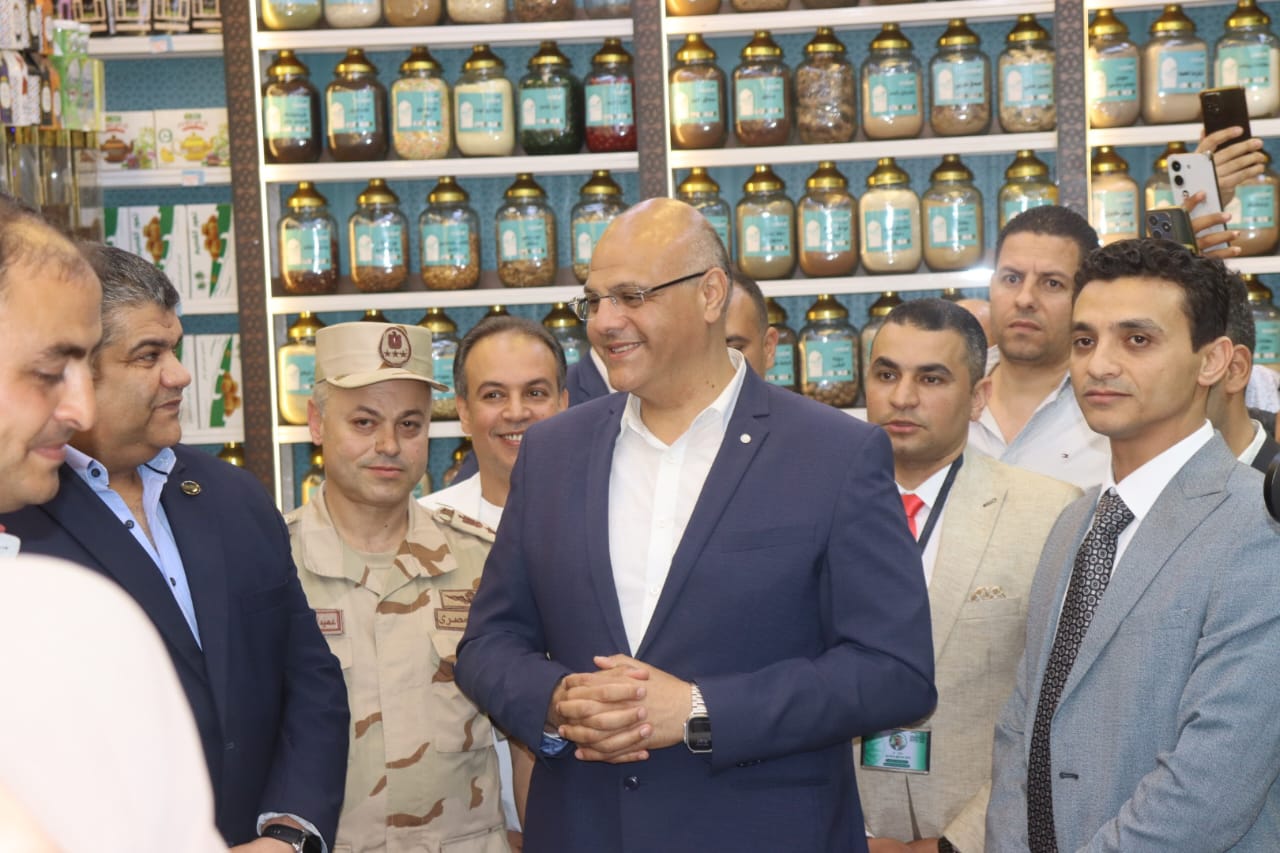 .محافظ القليوبية يفتتح منافذ بيع جهاز مستقبل مصر للتنمية المُستدامة لتوفير السلع الغذائية بأسعار مُخفضة بمدينة بنها