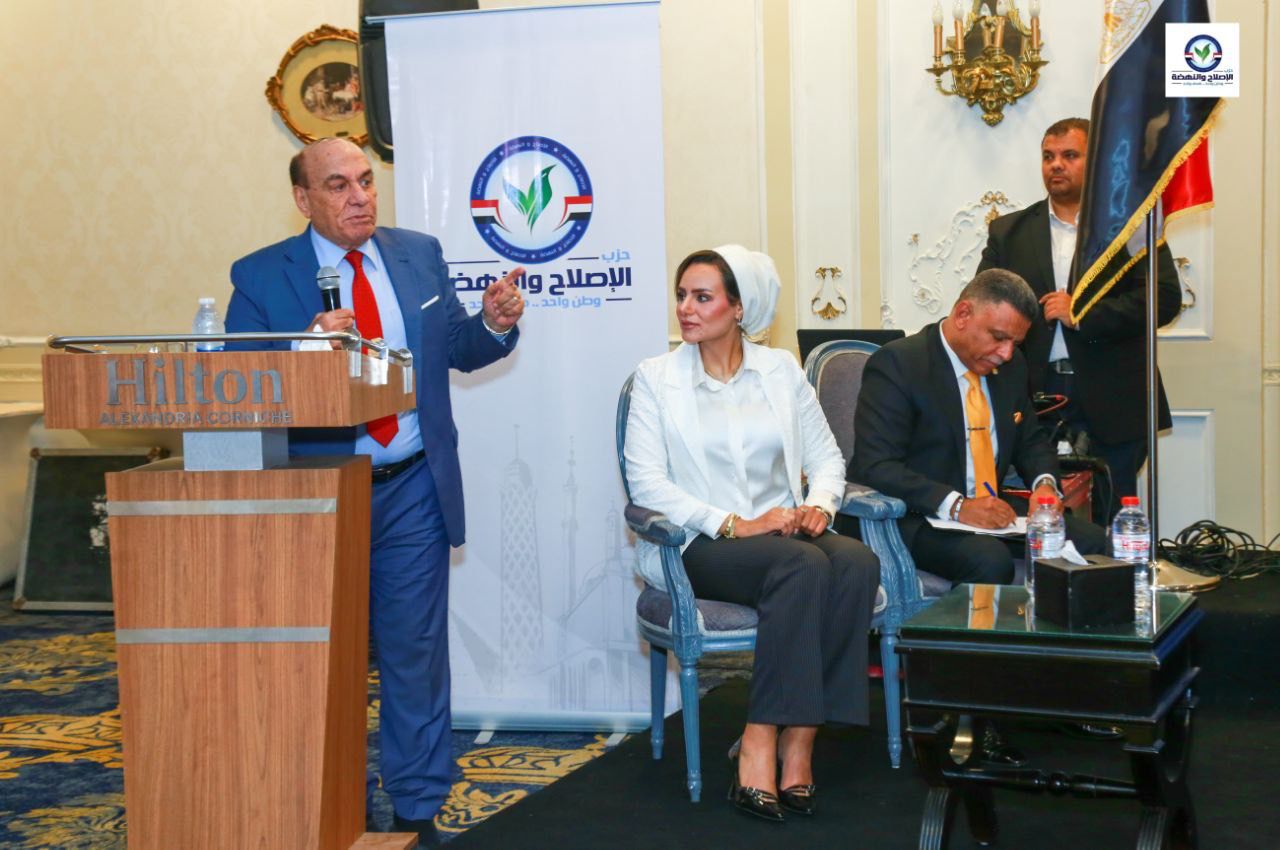 اللواء سمير فرج الخبير العسكرى والاستراتيجى فى مؤتمر حزب الإصلاح والنهضة يناقش “سيناء بين الماضي والحاضر” في صالون سياسي بالإسكندرية بحضور رئيس الحزب
