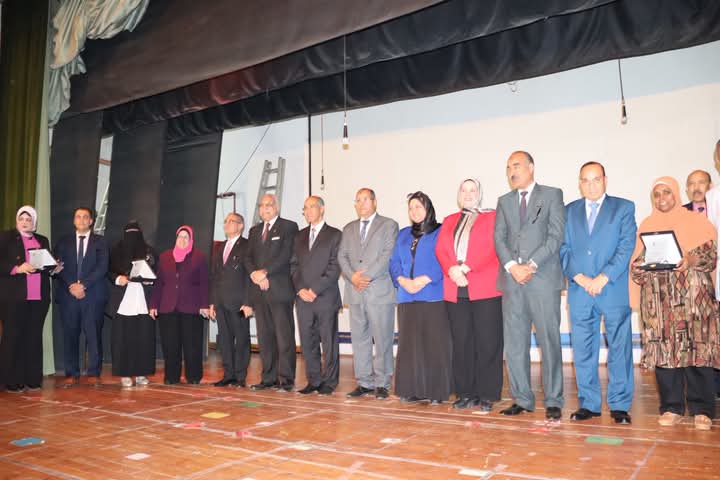 تعليم القليوبيةيشارك تكريم الفائزين بمسابقة الوعي الإداري .