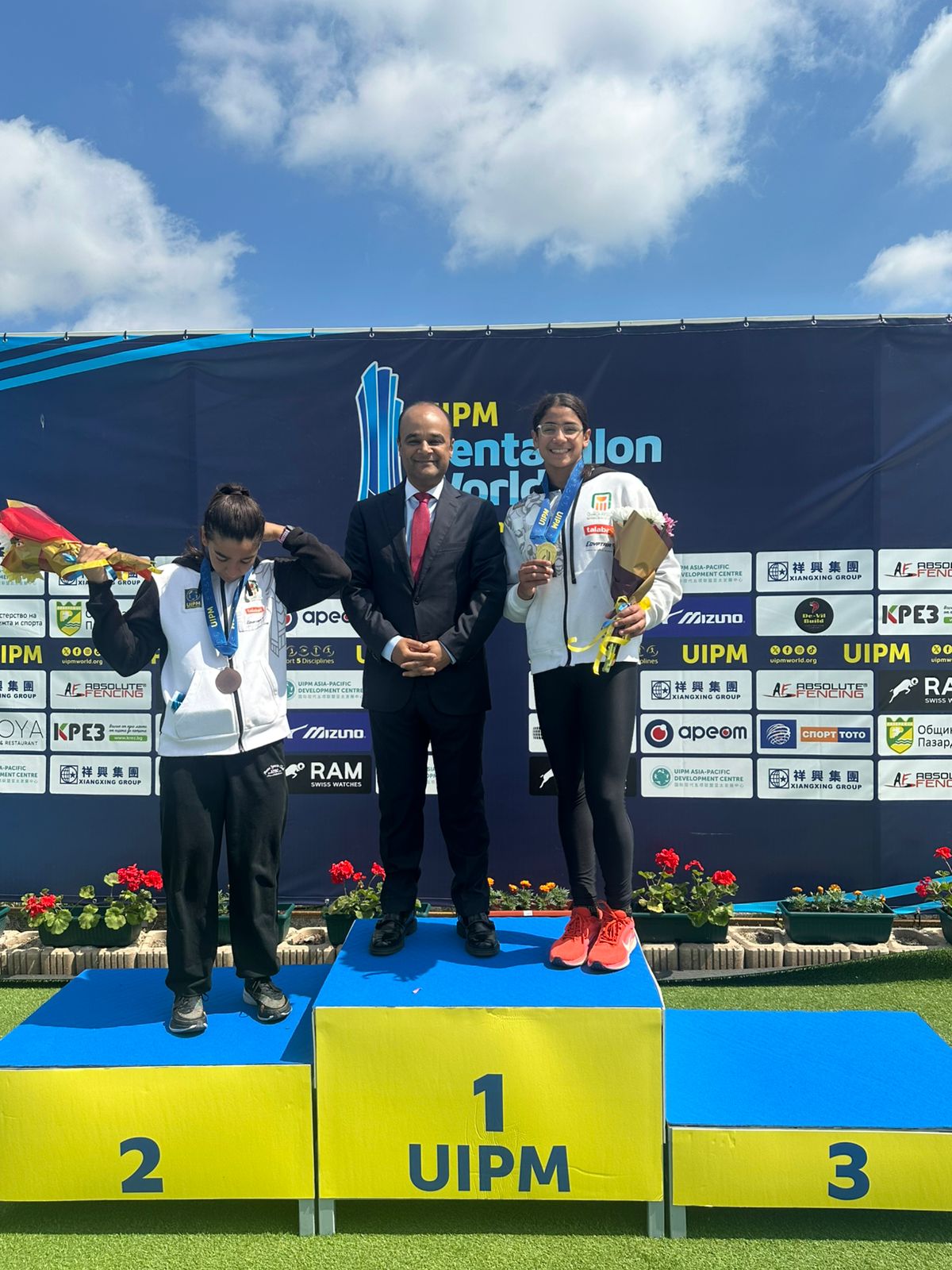 فريدة خليل تتوج بالذهبية وملك إسماعيل بالبرونزية في كأس العالم للخماسي الحديث ببلغاريا