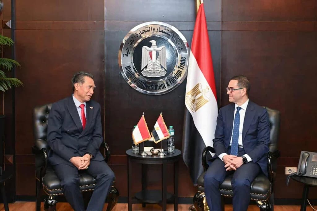 سفير إندونيسيا بالقاهرة يلتقى وزير الاستثمار ويناقشان تعزيز التعاون الاقتصادي المشترك بين البلدين