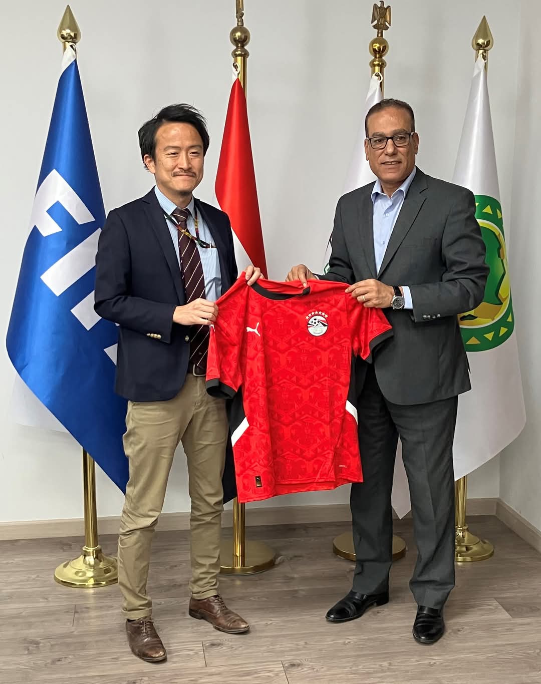 مدير مركز الإعلام والثقافة بالسفارة اليابانية يقوم بزيارة الاتحاد المصري لكرة القدم