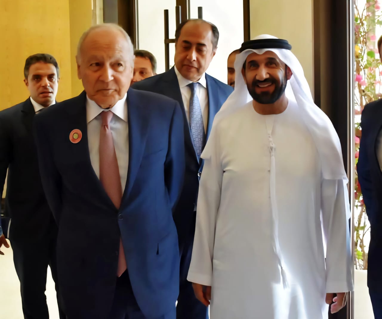 قبيل انطلاق أعمال القمة العربية في بغداد:”اليماحي” يلتقي الأمين العام لجامعة الدول العربية ويؤكد: الشعب العربي ينتظر الكثير من القادة العرب في هذه القمة
