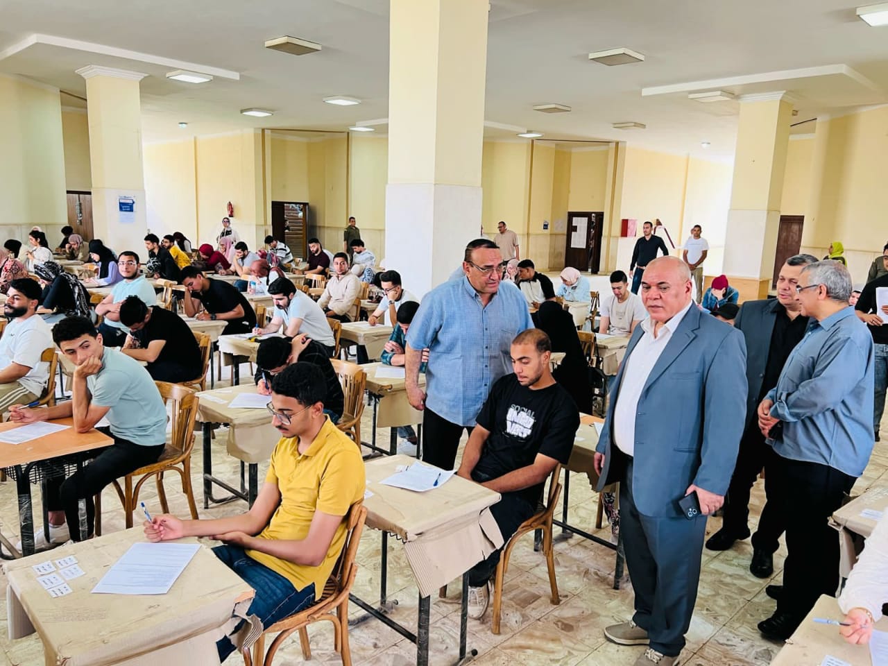 رئيس جامعة الدلتا التكنولوجية يتفقد سير اختبارات نهاية الفصل الدراسى الثانى للعام الجامعى ٢٠٢٥/٢٠٢٤