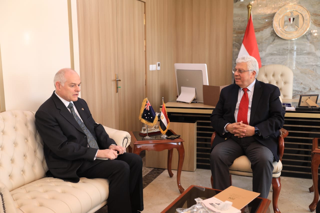 وزير التعليم العالي يبحث تعزيز التعاون في مجالات التعليم العالي والبحث العلمي مع سفير أستراليا بالقاهرة