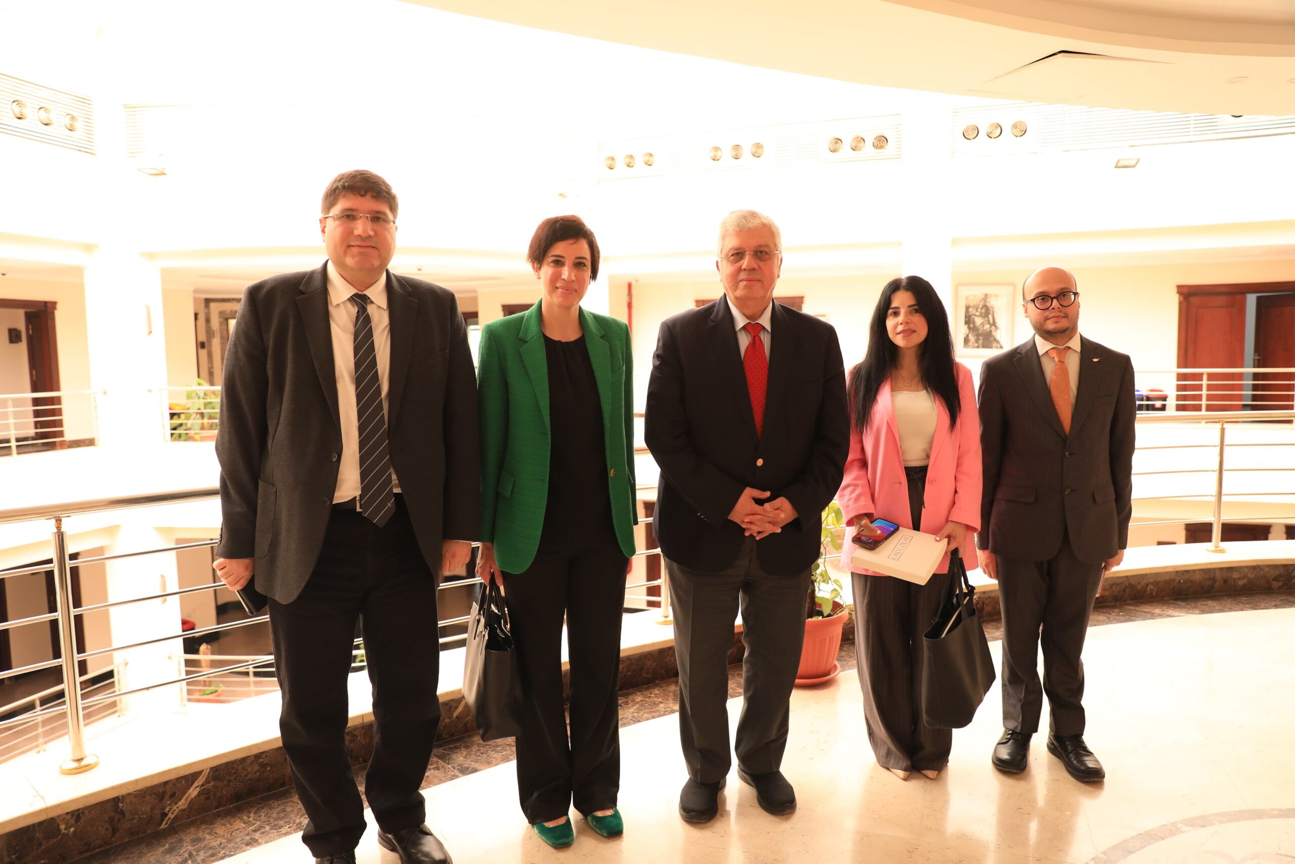 وزير التعليم العالي يبحث مع سفيرة قبرص دعم علاقات التعاون الأكاديمي والبحثي