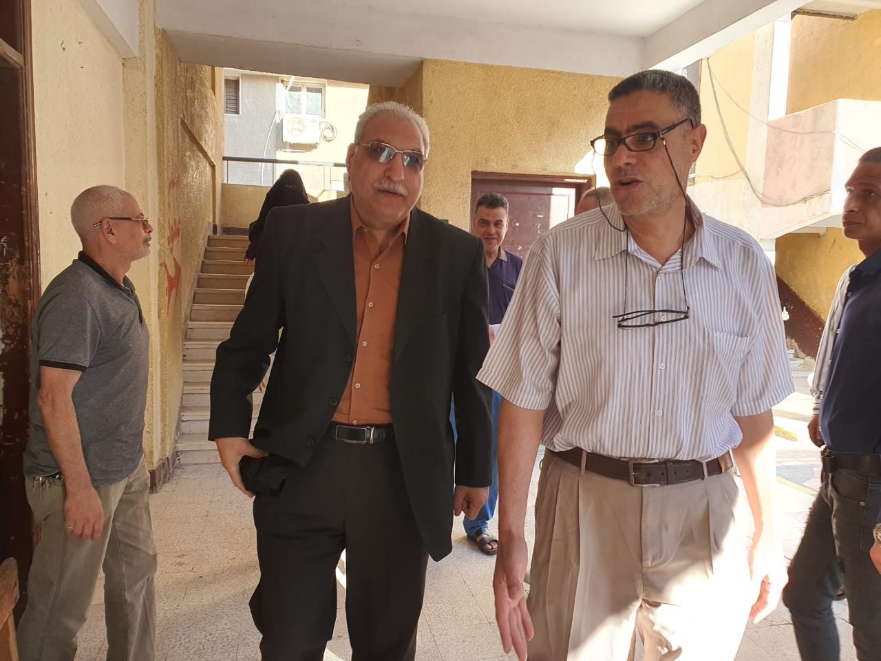 تعليم القليوبية …. يتفقد مركز توزيع أسئلة الدبلومات الفنية.