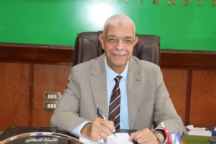 الكشف الطبي علي” ٤٣٢️” من أهالي قرية العامرة في قافلة طبية لجامعة المنوفية