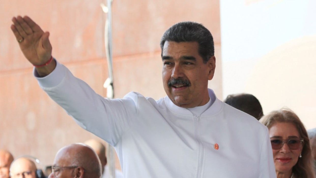 الرئيس مادورو يحث الفنزويليين على التصويت اليوم الأحد : “استيقظوا مبكرا”.