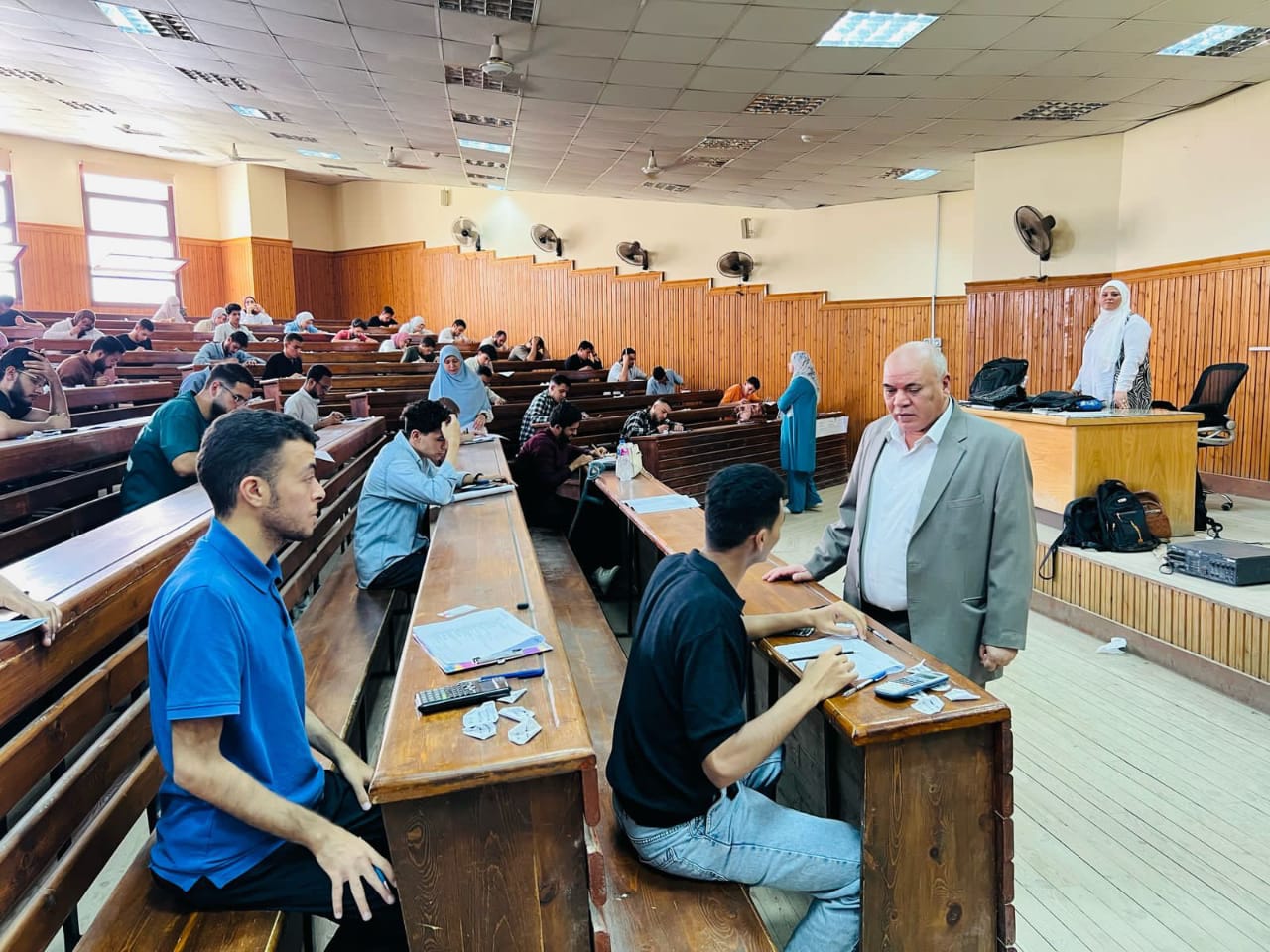 رئيس جامعة الدلتا التكنولوجية يتابع اختبارات نهاية الفصل الدراسي الثانى للعام الجامعى ٢٠٢٥/٢٠٢٤ ويشيد بإنتظام اللجان