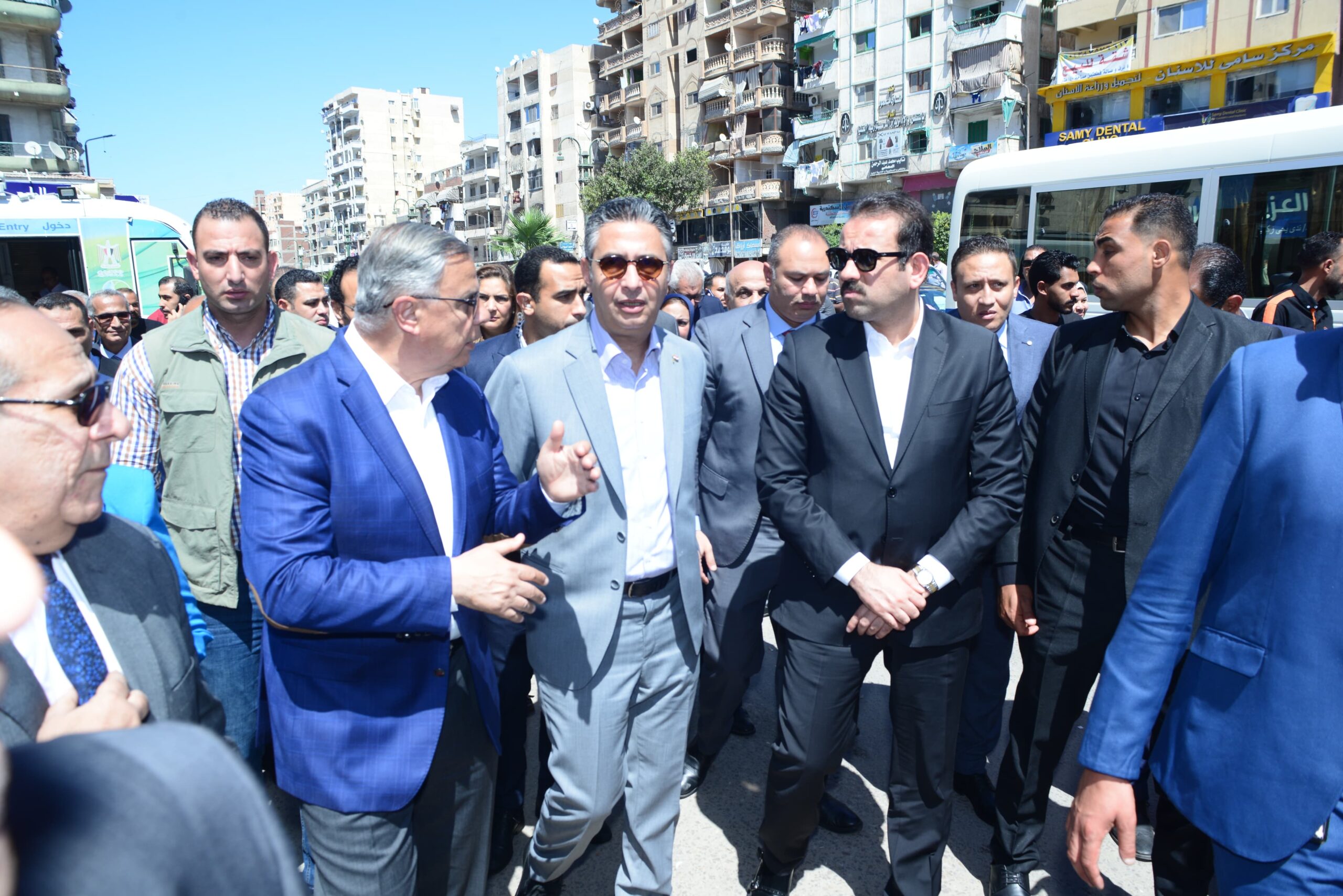 وزير التموين و المحافظ بتفقدا سوق اليوم في أبو يوسف بالعجمي بمحافظة الإسكندرية