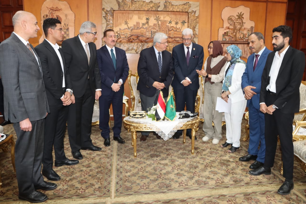 وزير التعليم العالي ورئيس جامعة المنوفية يكرمان طلاب جامعة المنوفية الحاصلون على مراكز أولى على مستوى الجمهورية في الابتكارات العلمية