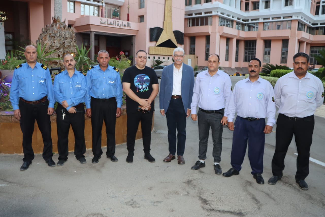 رئيس جامعة المنوفية يقدم التهنئة لافراد الأمن بإدارة الجامعة والمجمع النظري والمكلفين بالإشراف والنوبتجية خلال أيام عيد الأضحى المبارك