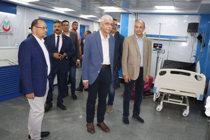 رئيس جامعة المنوفية يتفقد المستشفيات الجامعية في اول ايام عيد الأضحى المبارك ويهنئ الأطقـم الطبية