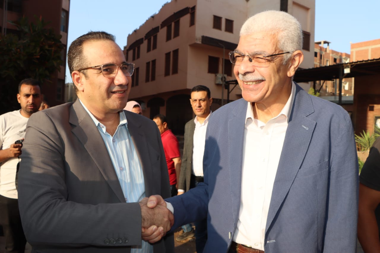 رئيس جامعة المنوفية يتفقد معهد الكبد القومي ويقدم التهنئة للأطقم الطبية والعاملين بعيد الاضحي المبارك