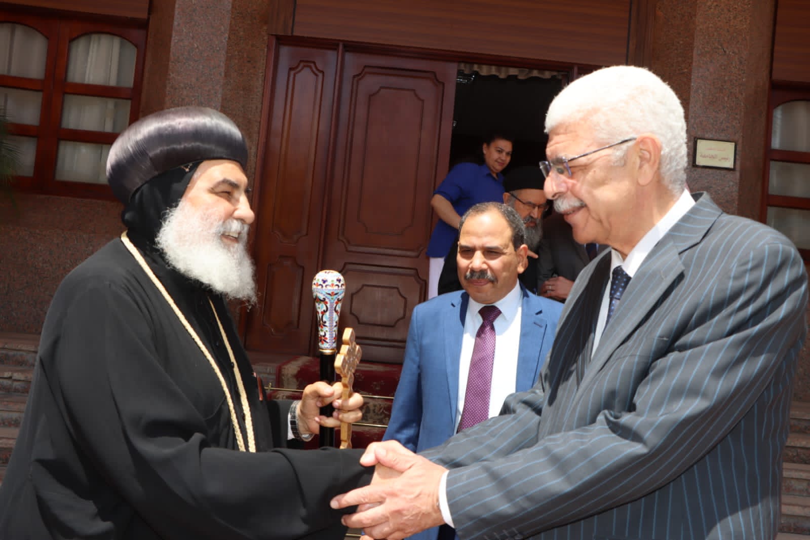 رئيس جامعة المنوفية يستقبل الأنبا بنيامين مطران المنوفية للتهنئة بعيد الأضحى المبارك