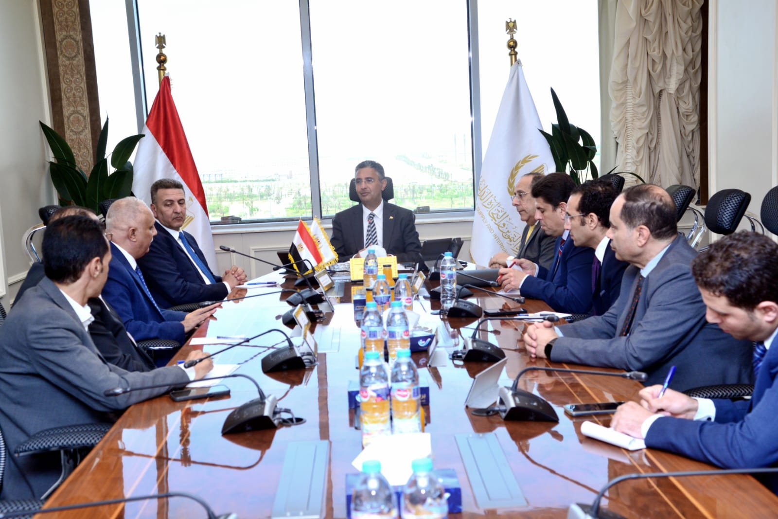 وزير التموين يعقد اجتماعًا مع ممثلي شعبة المواد الغذائية ونقابة بقالي التموين، لبحث المطالب والمقترحات وآليات التطوير.