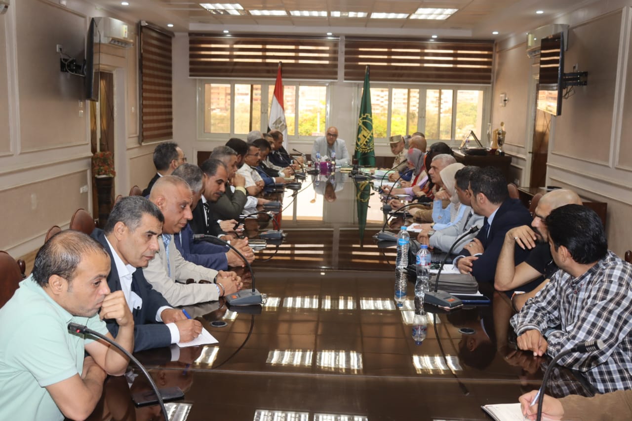 محافظ القليوبية يعقِد إجتماعاً موسعاً لمُتابعة الإستعدادات النهائية الخاصة بإستقبال إمتحانات شهادة الثانوية العامة
