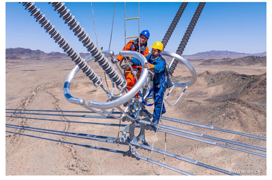 الصين : بدء تشغيل مشروع جديد عالي الجهد للغاية لنقل الطاقة من شينجيانغ إلى تشونغتشينغ في الصين
