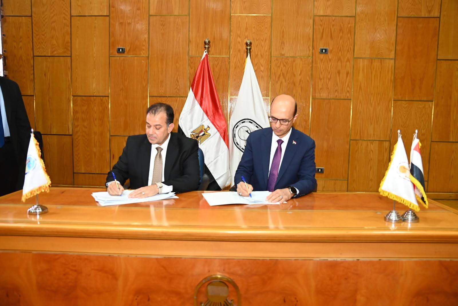 تفعيلا لبرامج الدراسات العليا المهنية…ا بروتوكول تعاون بين جامعتي أسيوط وجنوب الوادي