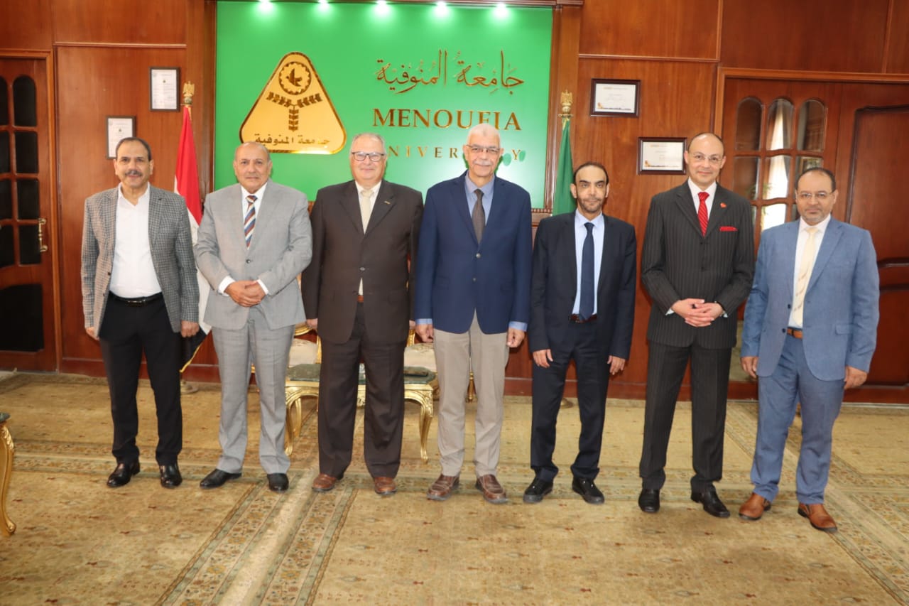 رئيس جامعة المنوفية يستقبل فريق تقييم الاعتماد المؤسسى للمستشفيات الجامعية
