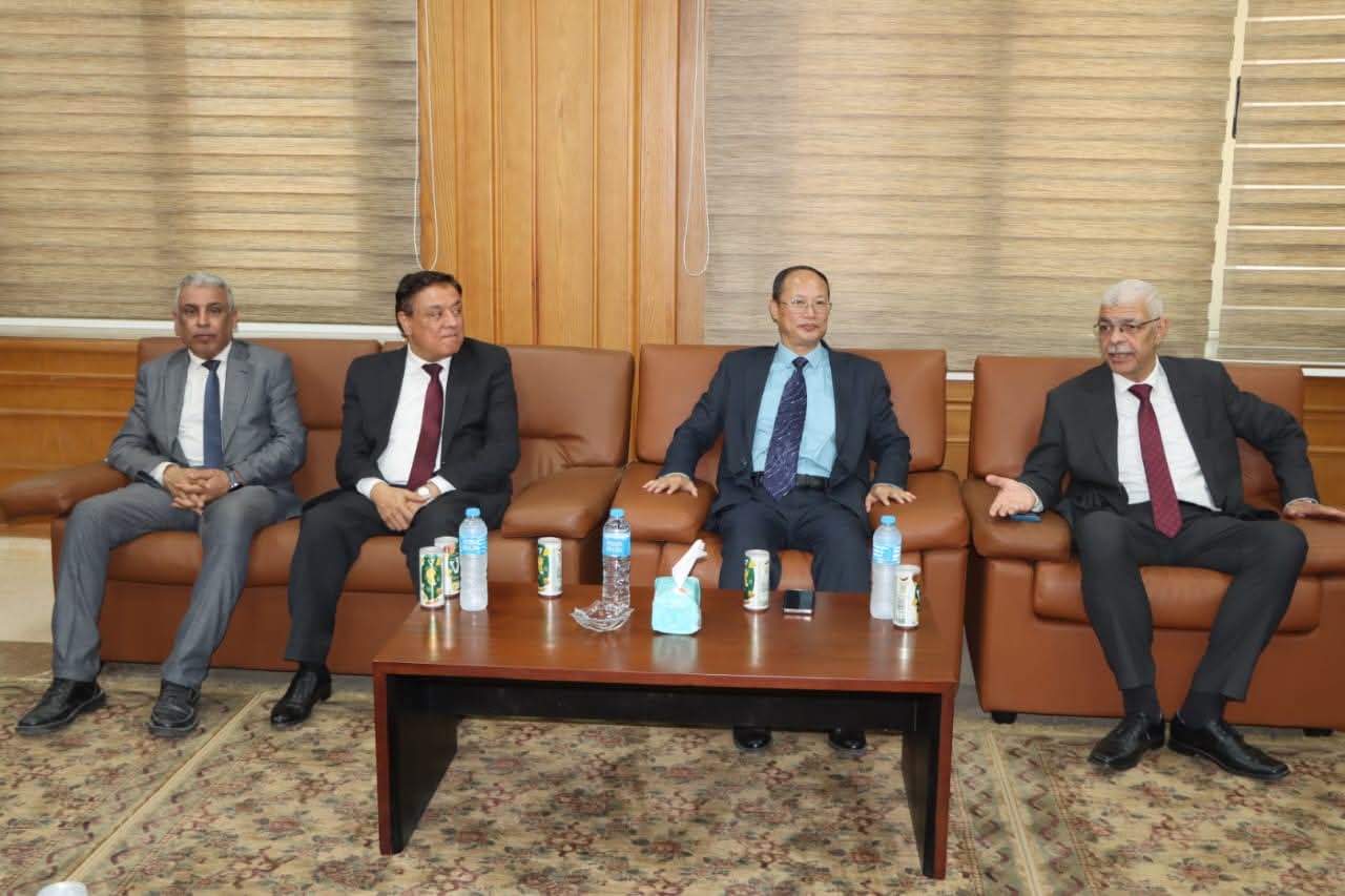 المستشار التعليمي ورئيس المكتب العلمي بالسفارة الصينية بمصر يزور جامعة المنوفية