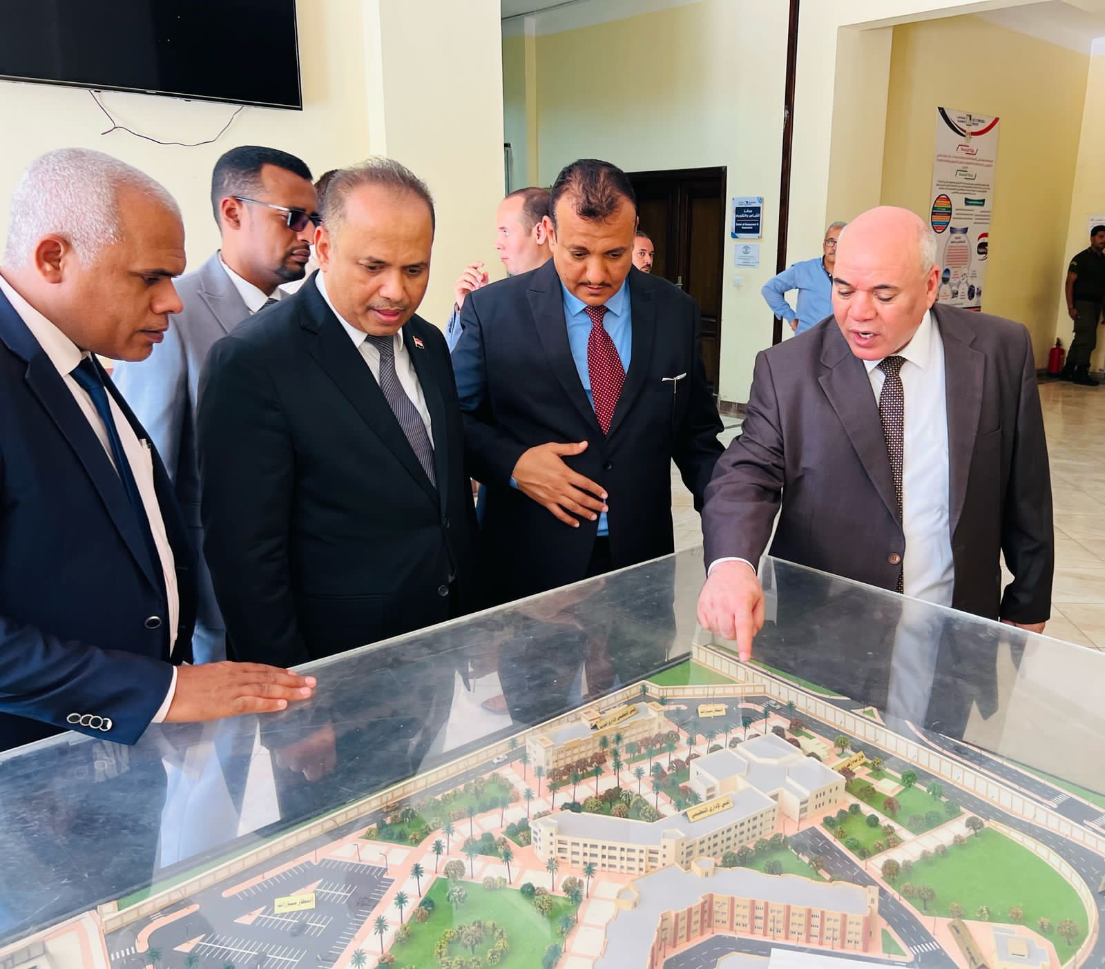جامعة الدلتا التكنولوجية تنظم مناقشة لمشاريع التخرج وتُطلق ملتقى توظيف لتعزيز فرص خريجيها في سوق العمل، ووفد يمني يُشيد بالتجربة المصرية في التعليم التكنولوجي