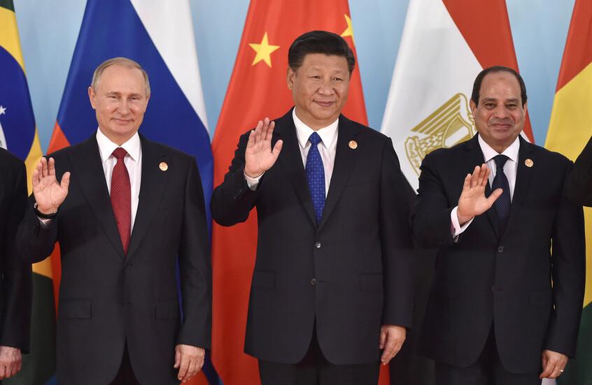 مصر توجه ضربة قوية للدولار بـ”اليوان والروبل”