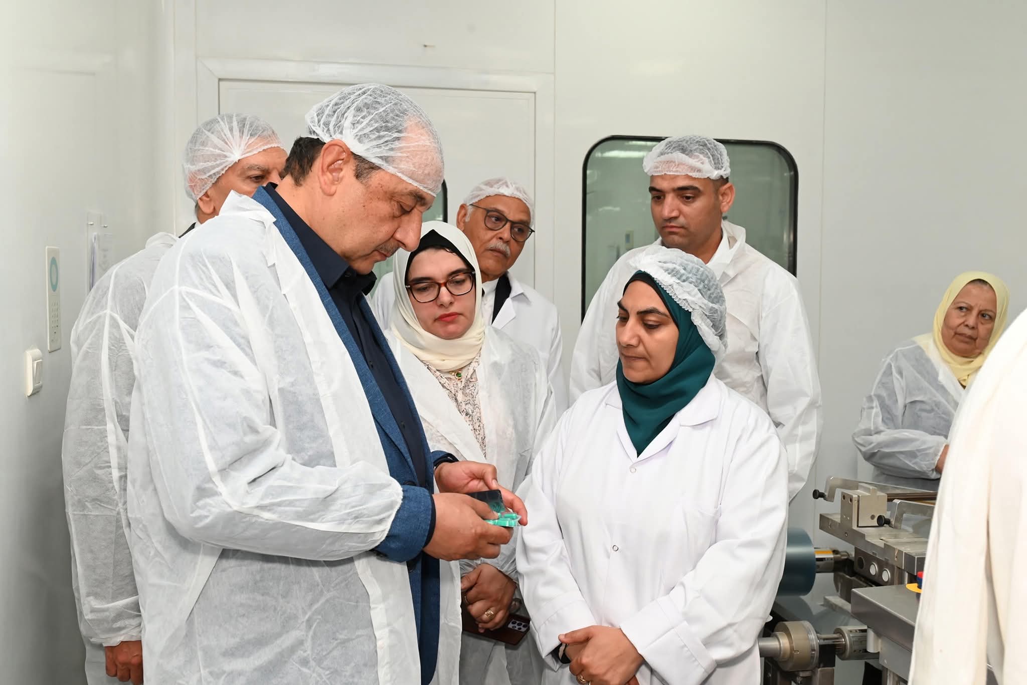 في جولة ميدانية لوزير قطاع الأعمال العام و محافظ القليوبية يتفقدان تطوير مصانع “النصر للكيماويات الدوائية”