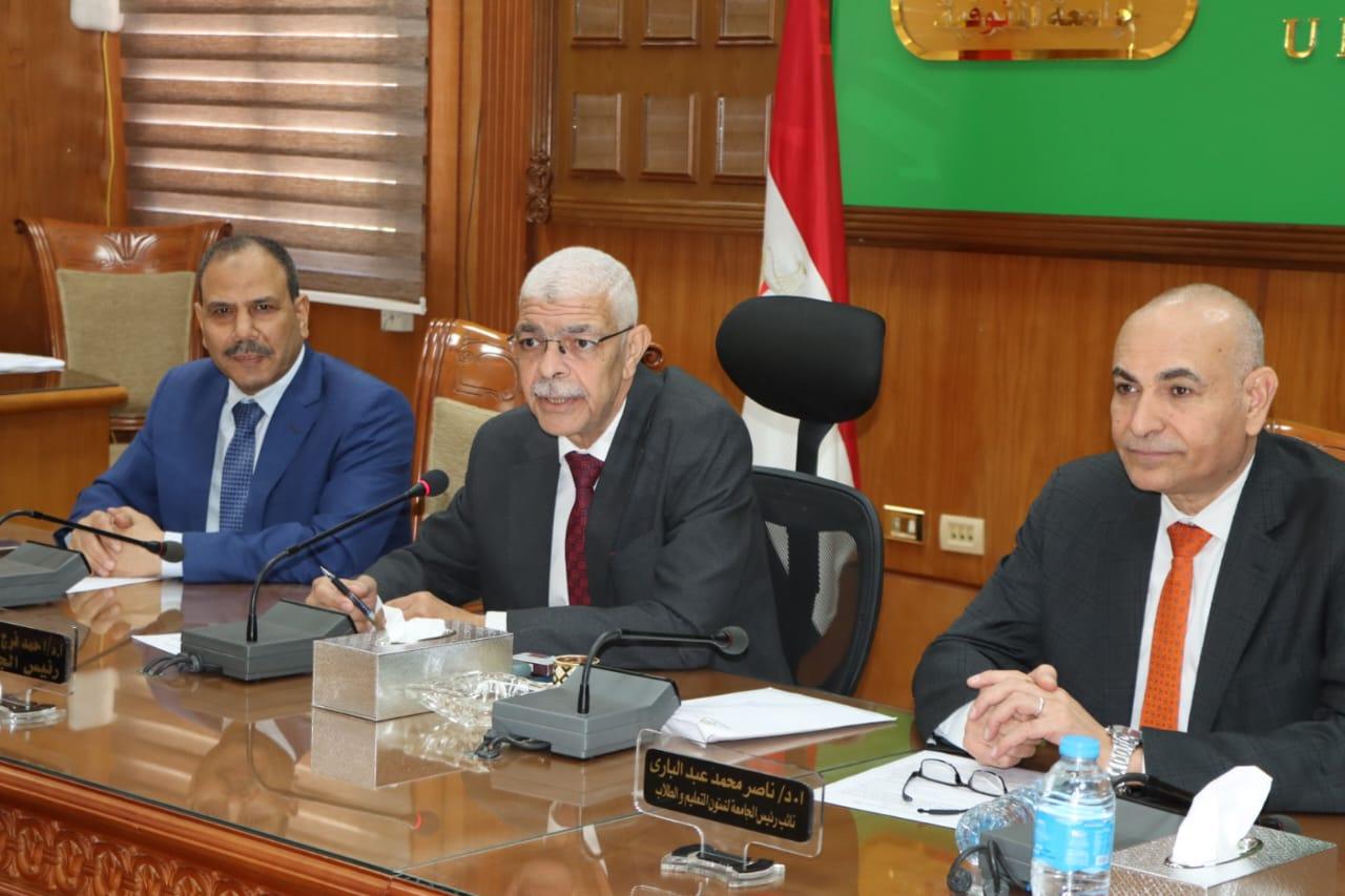 رئيس جامعة المنوفية يراس إجتماع لجنة المنشآت الجامعية ويتابع الموقف التنفيذى للمشروعات الجارى العمل بها