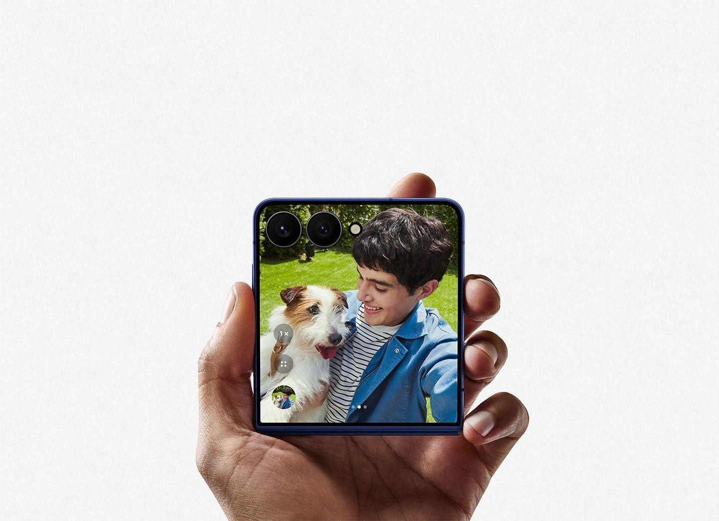 ‘Galaxy Z Flip7’ من سامسونج: قوة الذكاء الاصطناعي في جهاز بحجم الجيب مع شاشة ‘FlexWindow’ جديدة تغطي الواجهة بالكامل